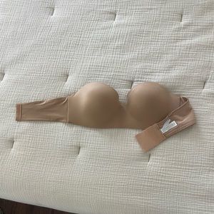 Nude strapless multi-way gap bra